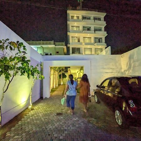 Hotel Marine At Negombo Beach เนกอมโบ ภายนอก รูปภาพ