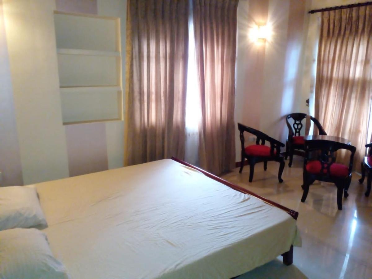 Hotel Marine At Negombo Beach เนกอมโบ ภายนอก รูปภาพ