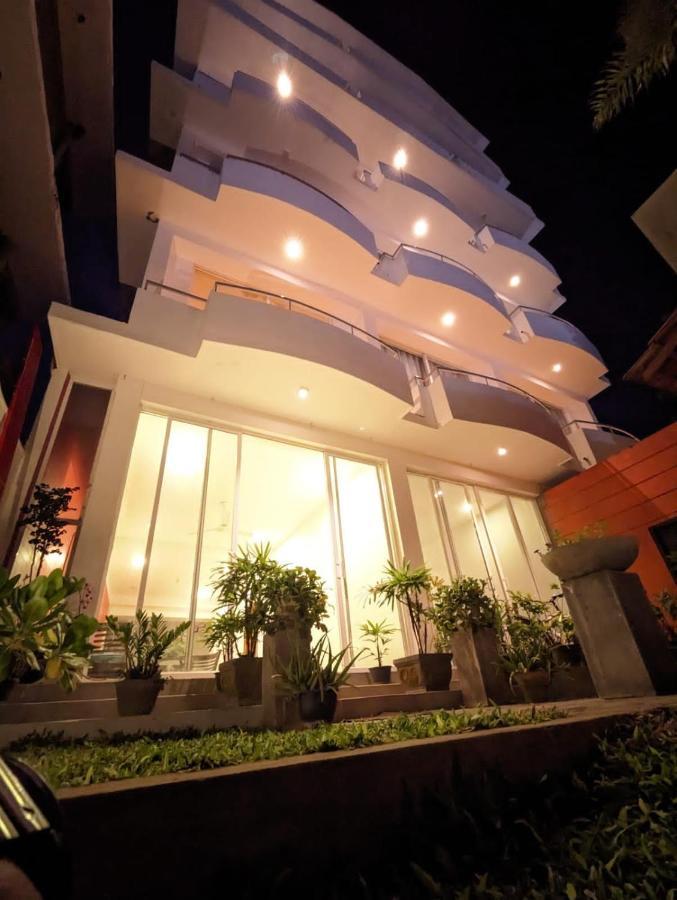 Hotel Marine At Negombo Beach เนกอมโบ ภายนอก รูปภาพ