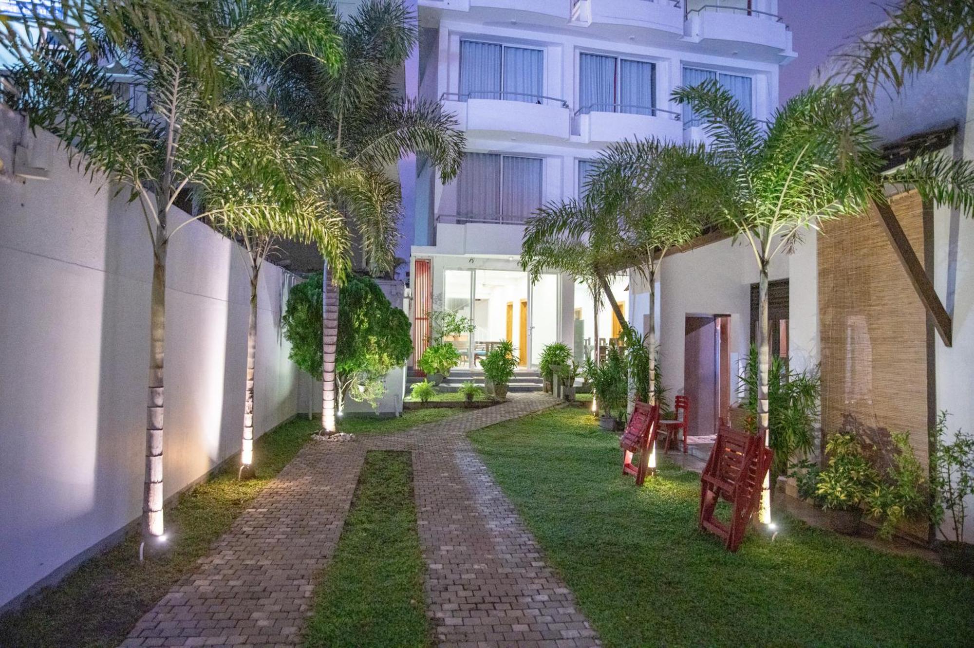 Hotel Marine At Negombo Beach เนกอมโบ ภายนอก รูปภาพ