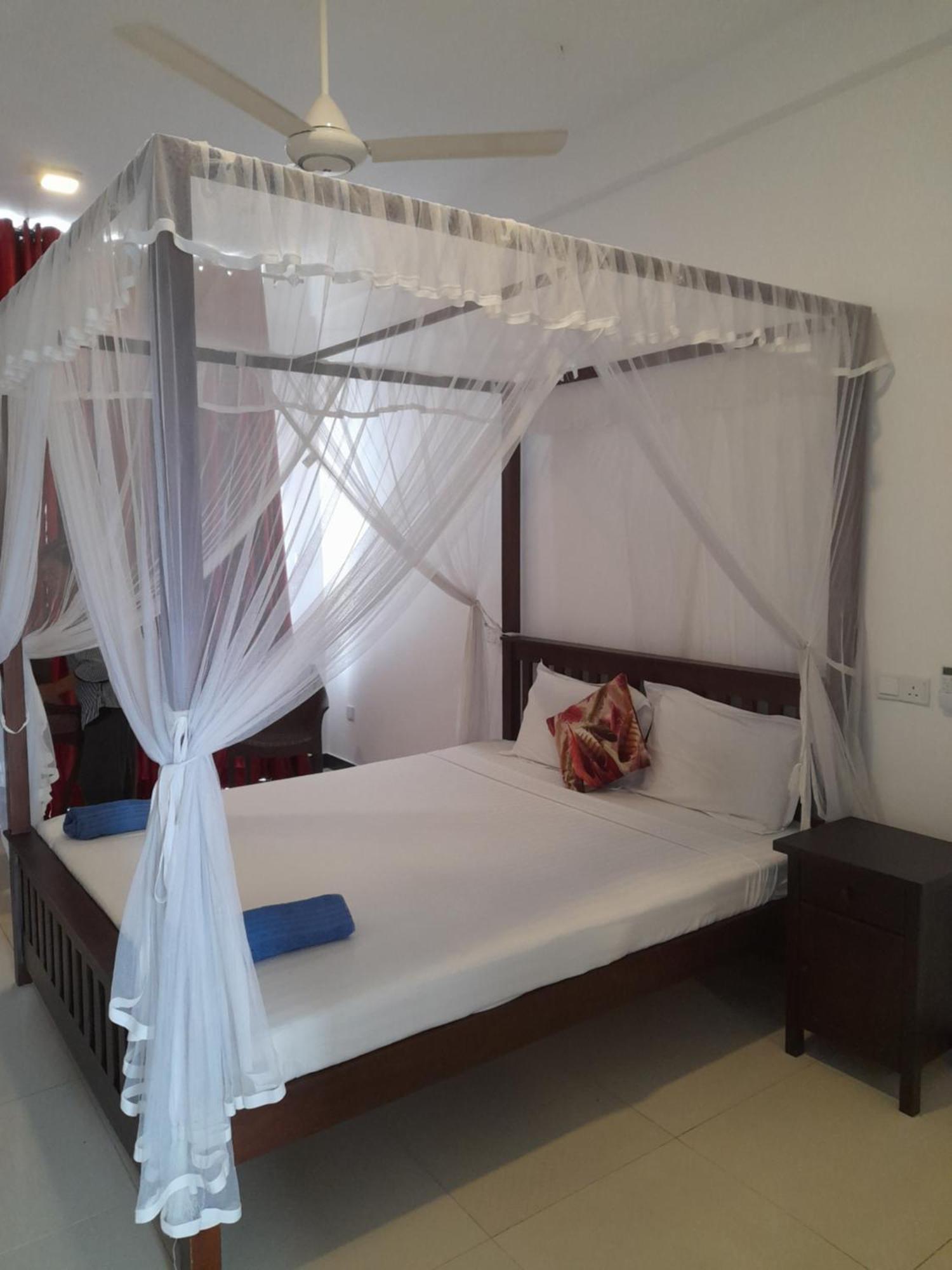 Hotel Marine At Negombo Beach เนกอมโบ ภายนอก รูปภาพ