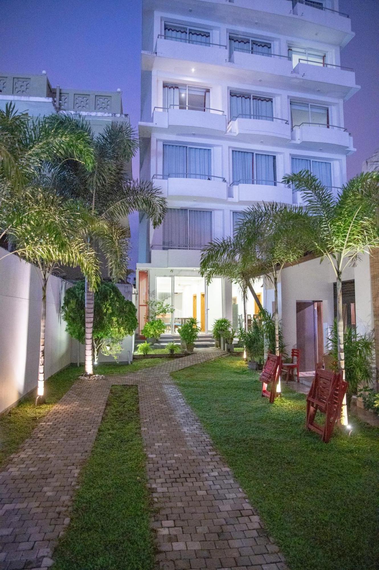Hotel Marine At Negombo Beach เนกอมโบ ภายนอก รูปภาพ