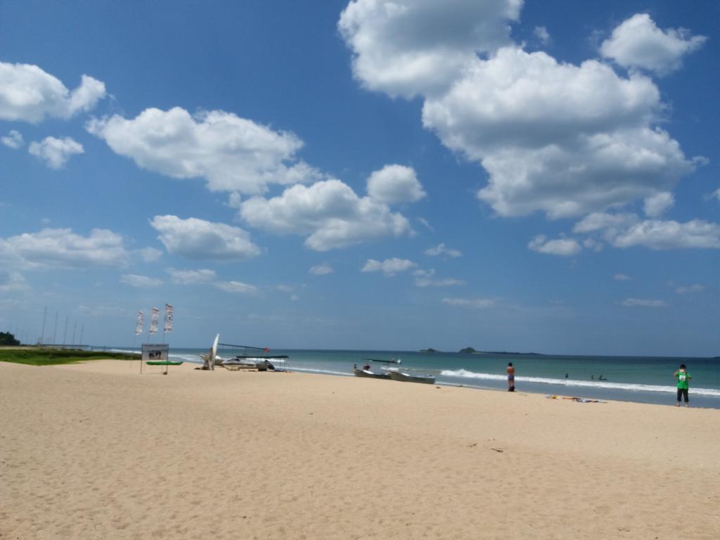 Hotel Marine At Negombo Beach เนกอมโบ ภายนอก รูปภาพ