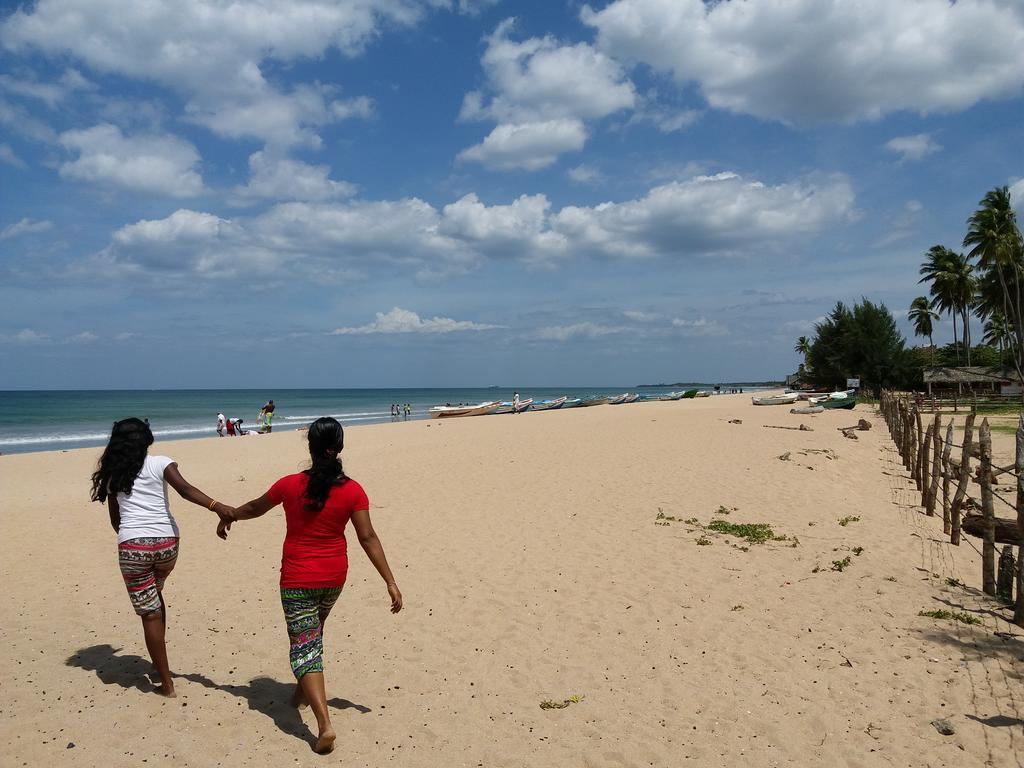 Hotel Marine At Negombo Beach เนกอมโบ ภายนอก รูปภาพ
