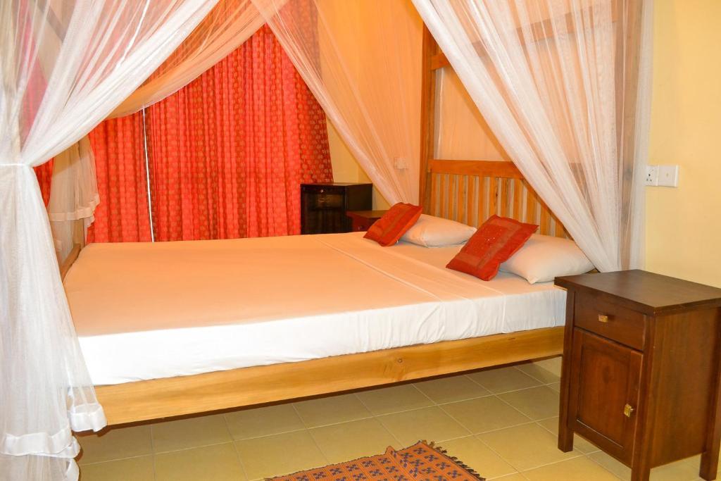 Hotel Marine At Negombo Beach เนกอมโบ ภายนอก รูปภาพ