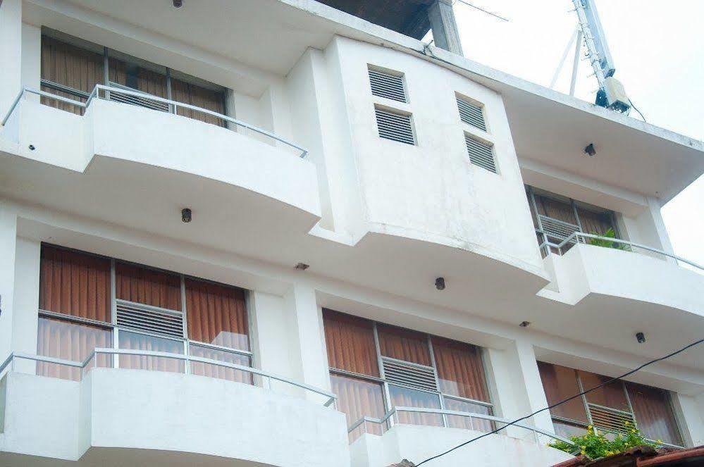 Hotel Marine At Negombo Beach เนกอมโบ ภายนอก รูปภาพ