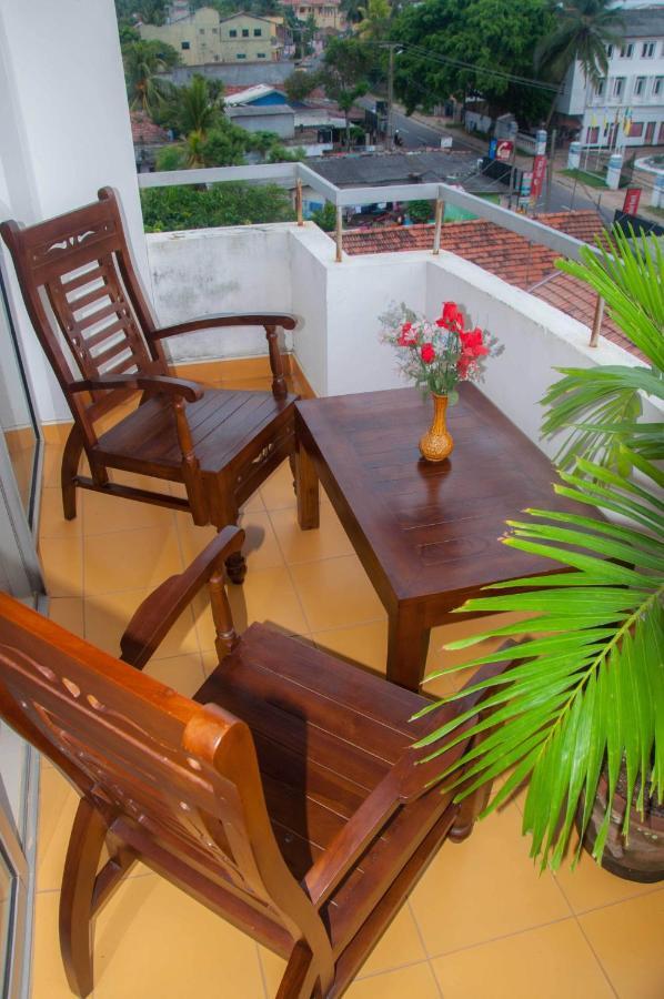 Hotel Marine At Negombo Beach เนกอมโบ ภายนอก รูปภาพ
